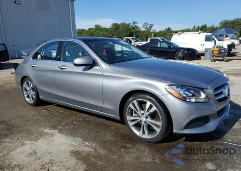 2015 Mercedes-Benz C 300 из США, поврежденный, VIN 55SWF4JB2FU075596